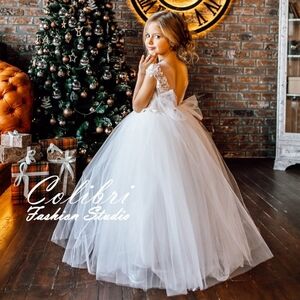 Elegant White Lace Girls Communion Or Flower Girl Dress